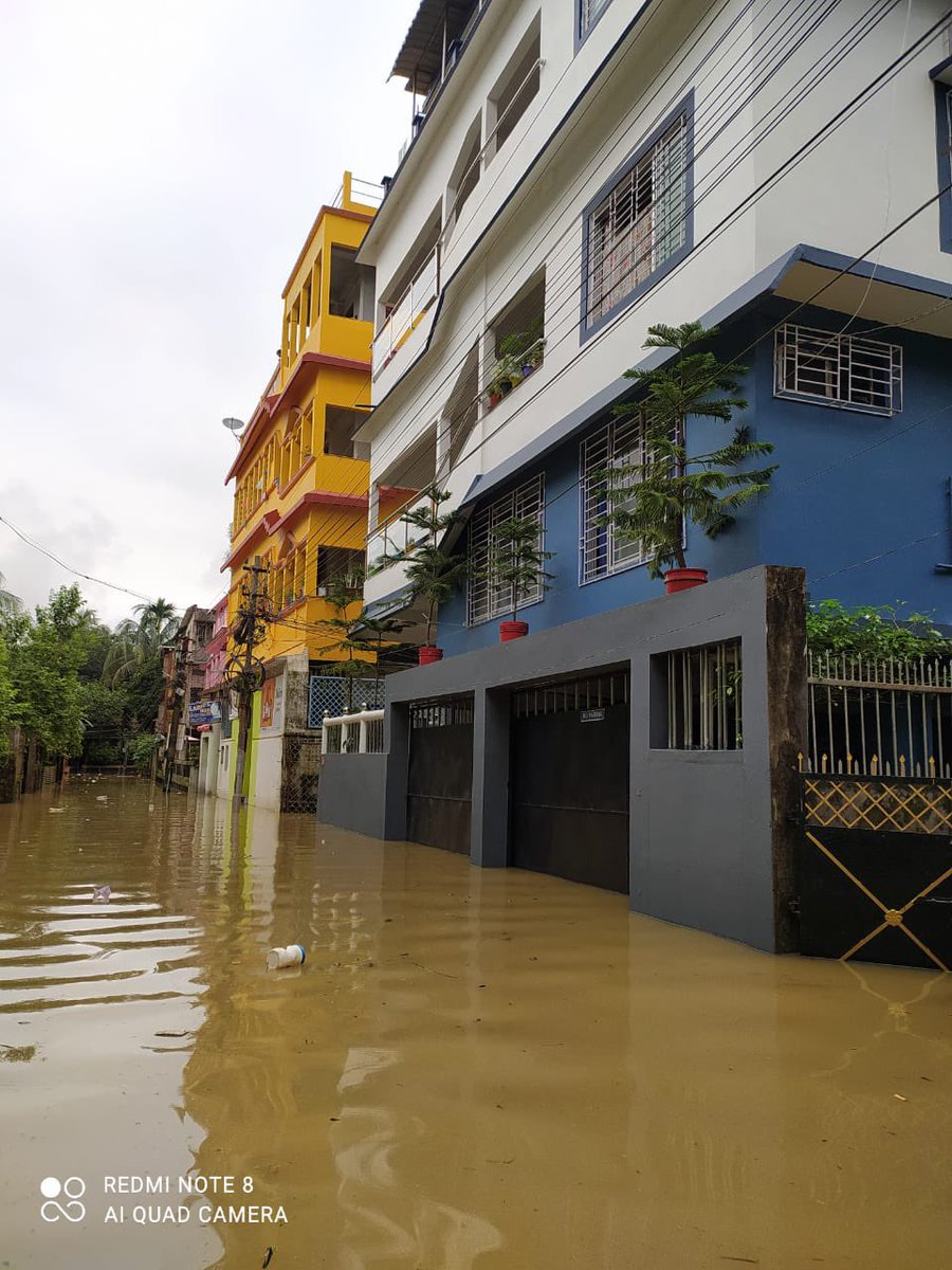DibyashreeBhat5's tweet photo. @PMOIndia @CMOfficeAssam @narendramodi Devasted all around,shortage of drinking water,foods,medicines.
urgently look into the situation.#PrayForAssam #AssamFloods2022 https://t.co/Sv048dlTlr