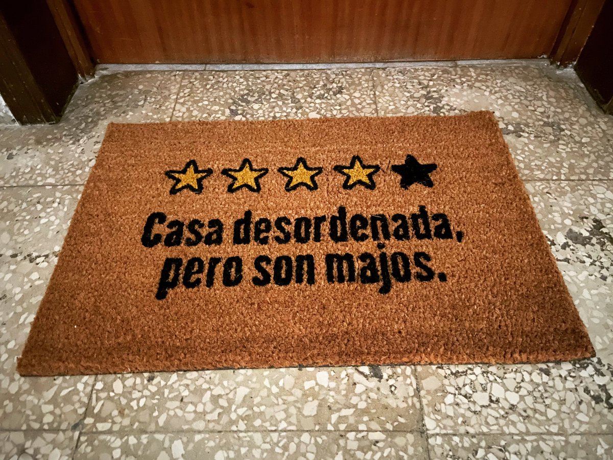 ChelyCapitan's tweet photo. Este es mi felpudo nuevo. No puede molar mas. 
Es de @happyideas 
(Si, la soleriA del portal está regulera) https://t.co/J0kuBFKqJN