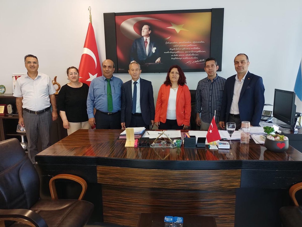 SgmPendik's tweet photo. Merkez Müdürümüz ve Müdür Yardımcılarımız Sigorta İl Müdür Yardımcımız Sayın; Falih TELSEREN’in plaketini takdim etmiştir. Kurumumuza emeği geçen, Sigorta İl Müdür Yardımcısı Falih TELSEREN’e bundan sonraki emeklilik hayatında sağlık ve mutluluk dileriz.

#pendiksgm https://t.co/UPM7TXqPmO