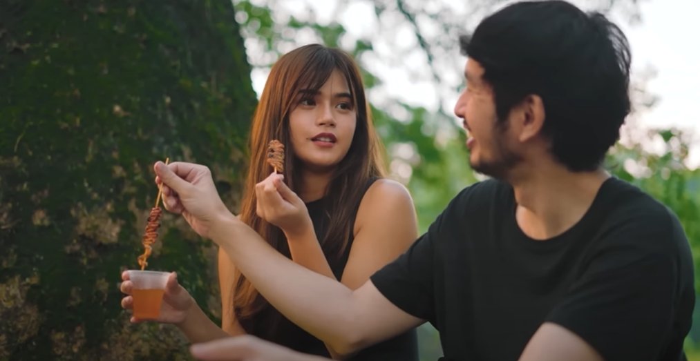 PhilstarNews's tweet photo. During the 16-minute-long vlog, the couple reminisced about their love story.

📸 Maris Racal https://t.co/0yyW4VMvwX