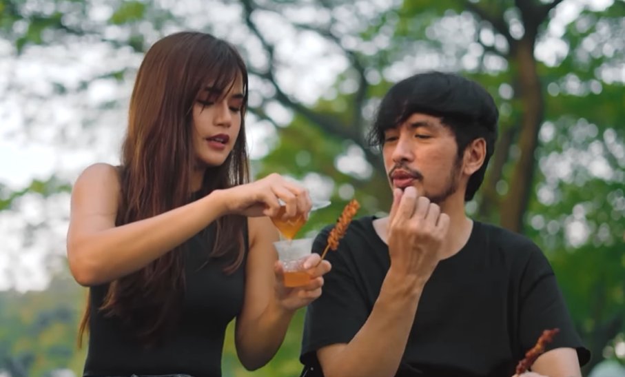 During the 16-minute-long vlog, the couple reminisced about their love story.

📸 Maris Racal