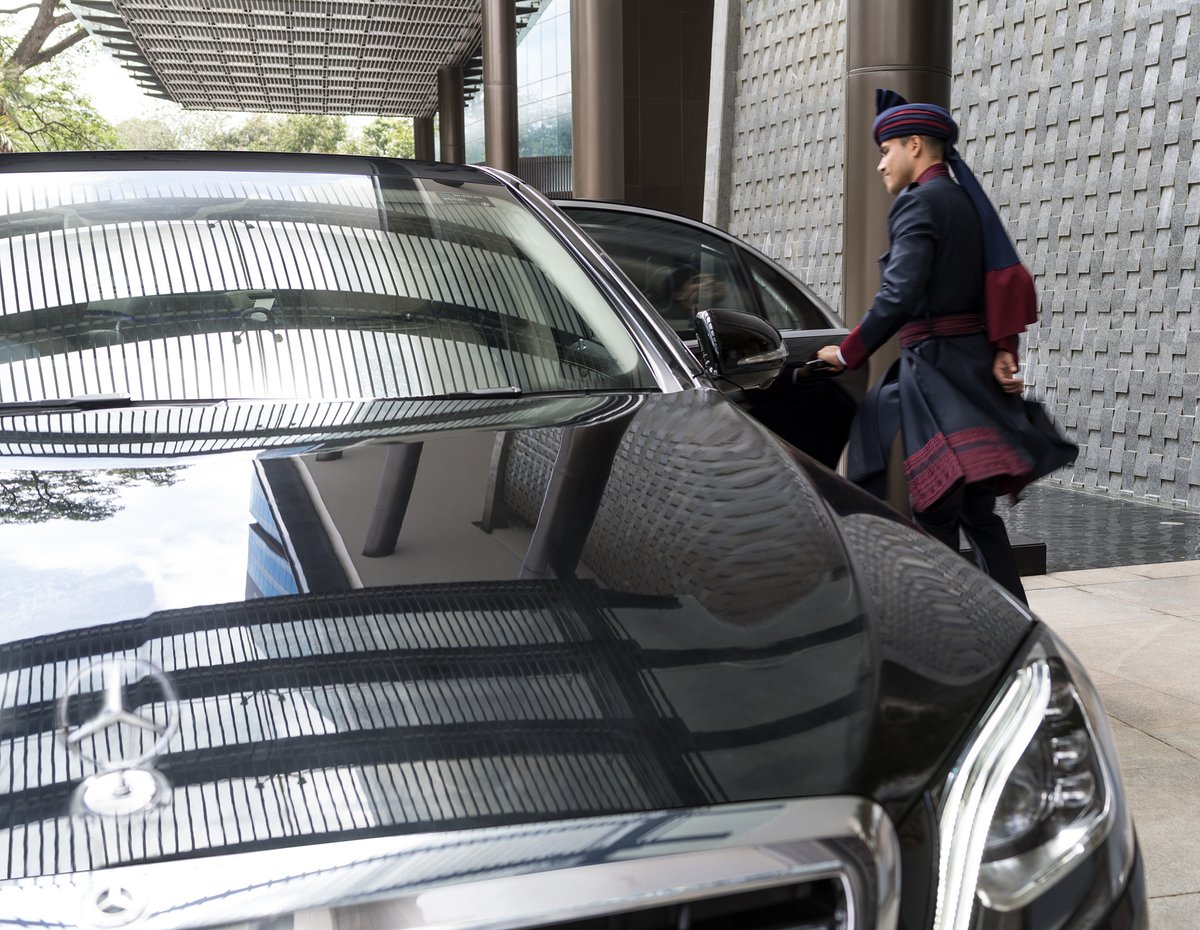 Our elegant S-Class Mercedes cars make travel a breeze. 
And while you’re gliding through the city, place an order for a coffee to be served piping hot when you arrive back in your room, via #FSChat. 
Style never goes out of fashion, and we didn’t say it first!
 #MercedesBenz