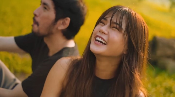 juls_002's tweet photo. Diko inexpect to.yung ngiti ko abot langit din sa buong vlog,haay as a fan mararamdaman mo talaga na sobrang saya ng puso ni maris ngayon. 🥹
https://t.co/R3r5jIjAcR https://t.co/7htQFEBOdg