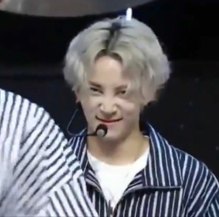 random jeonghan tweet media