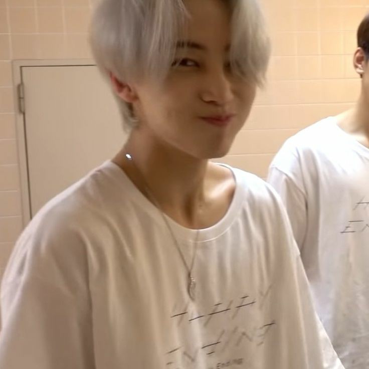 random jeonghan tweet media