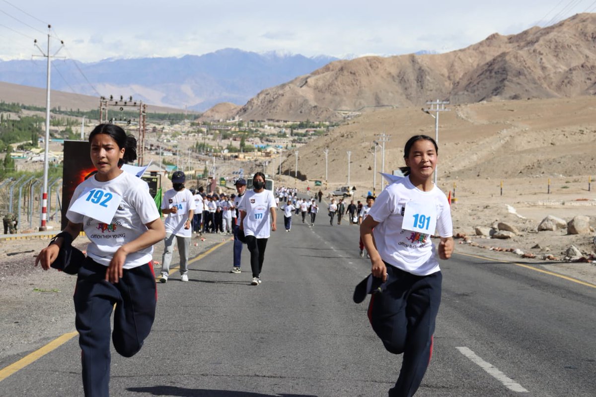 NorthernComd_IA's tweet photo. #IndianArmy organised Final Marathon in the series of Trishul Mini Marathon at #Karu on 21 Jun 22,  with the aim to identify young talent from rural areas of Eastern #Ladakh. Total of 219 children (118 boys &amp; 101girls) participated.
#FitIndia 
#KheloIndia

@adgpi https://t.co/VpfOuWaIcH
