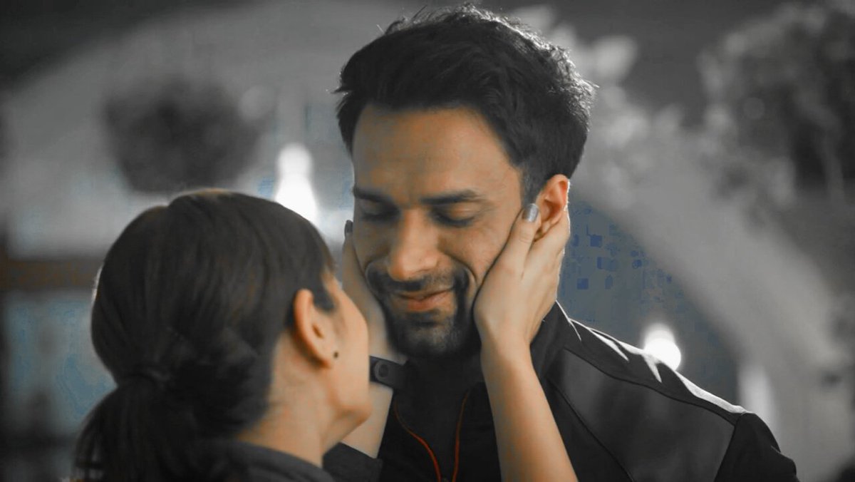 AlbatrossAmi9's tweet photo. Them comforting &amp; cupping each other's face 🥺💚:-(

#ZiddiDilMaaneNa #MoRan https://t.co/4Y9AGoEszZ