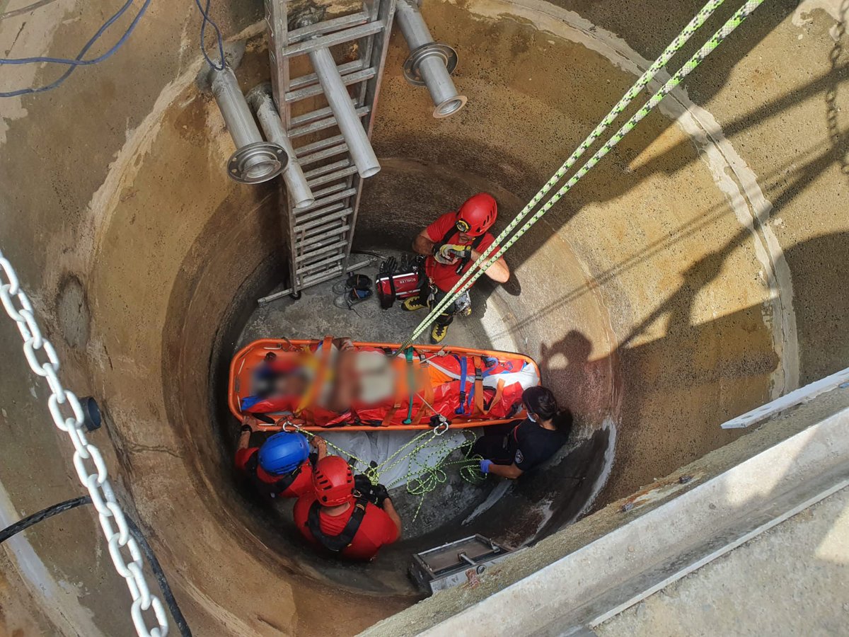 sdis31officiel's tweet photo. Lundi, les sapeurs-#pompiers de la #HauteGaronne spécialisés dans le secours en milieu périlleux et montagne sont intervenus à plusieurs reprises dans le département pour prêter main forte à leurs collègues engagés sur des missions particulières. 
➡️https://t.co/Bxj7kqpwVJ https://t.co/OBcn6aEbzq