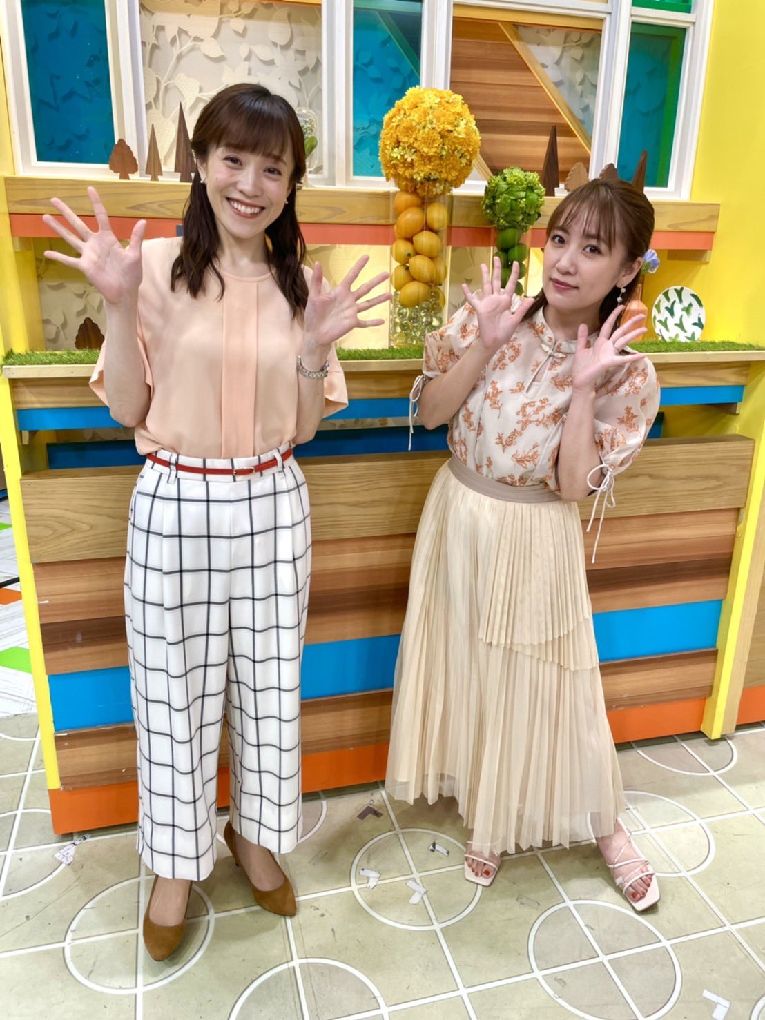 Tbsテレビ ひるおび 本日の ひるおびファミリー 水曜コメンテーター 高橋みなみ さんと江藤アナでパシャリ 今日は2人ともコーラルカラーを取り入れたコーデに 明日も是非 ひるおび をご覧ください Tbs ひるおび 江藤愛