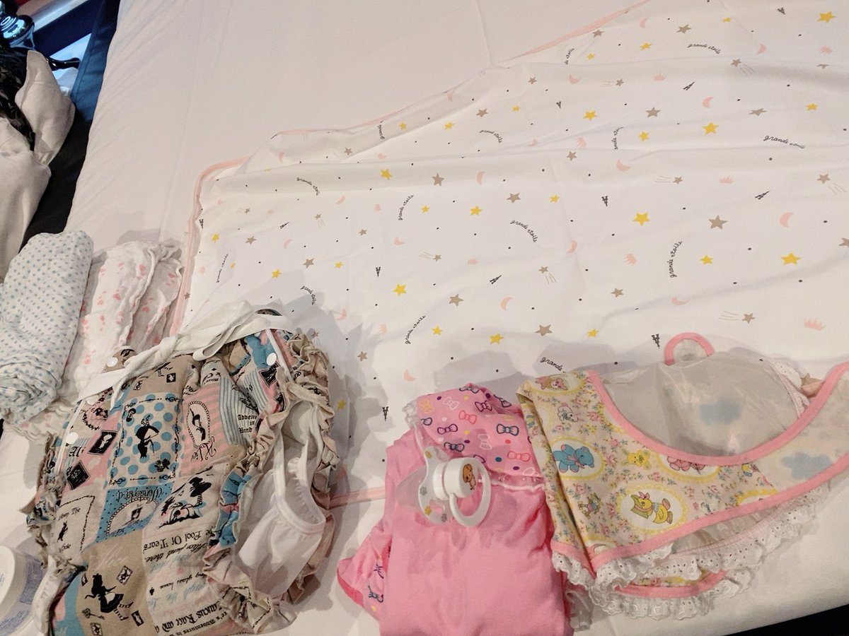 leik062's tweet photo. 可愛いおむつカバーと、
おねしょシーツを持ってきてくれた子🧸

好きなことは好きなことで良い💕

#abdl #ABDL #女王様 https://t.co/d1SmxVZYL6