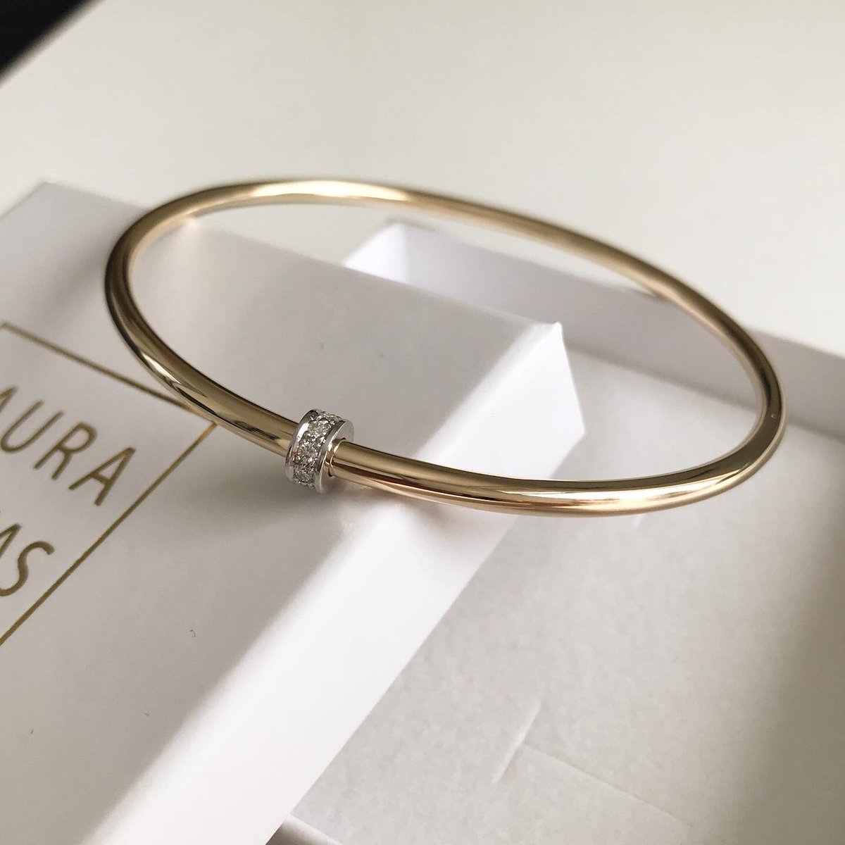 The bright white row of brilliant cut diamonds set in 9ct white gold elegantly spin around the solid 9ct yellow gold bangle to achieve optimum sparkle! ✨