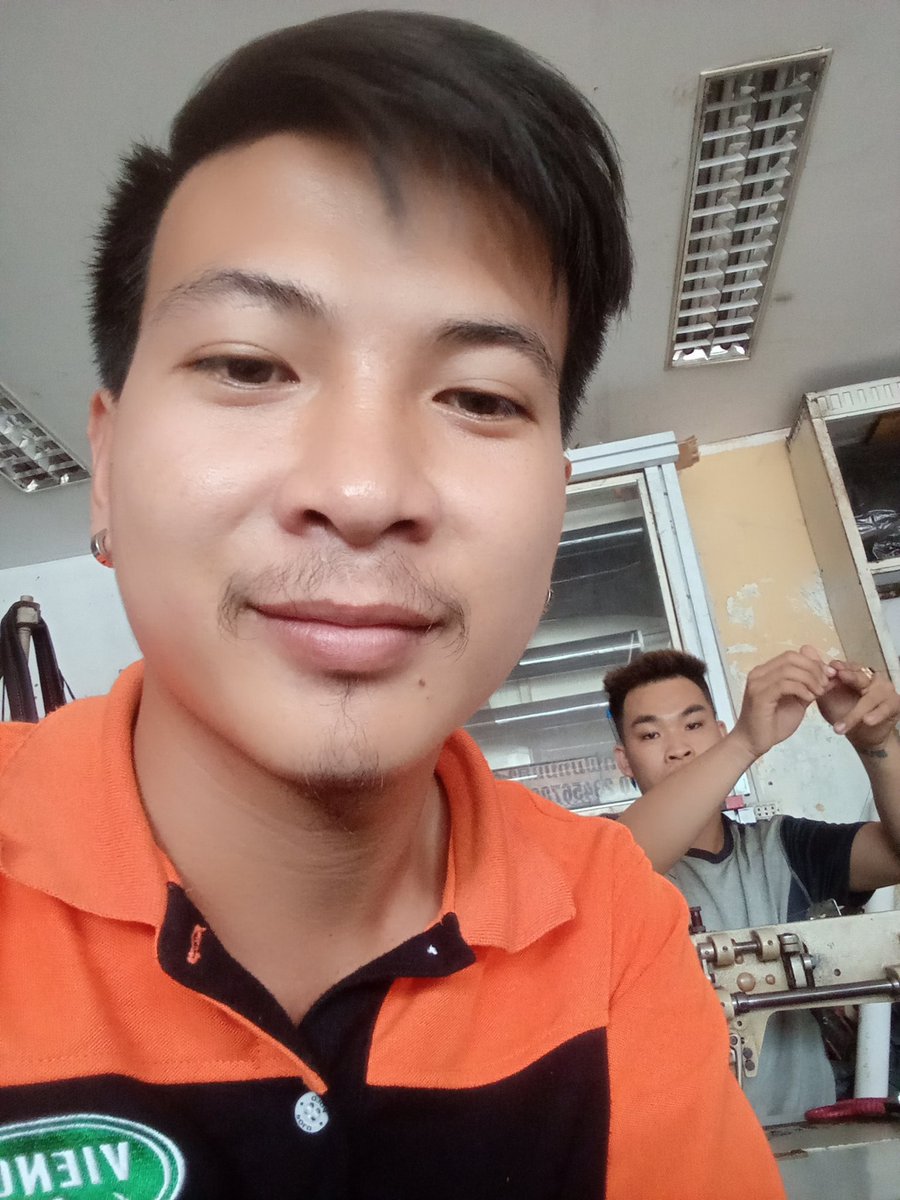 ແນມເບິ່ງຢູ່ເດີ້