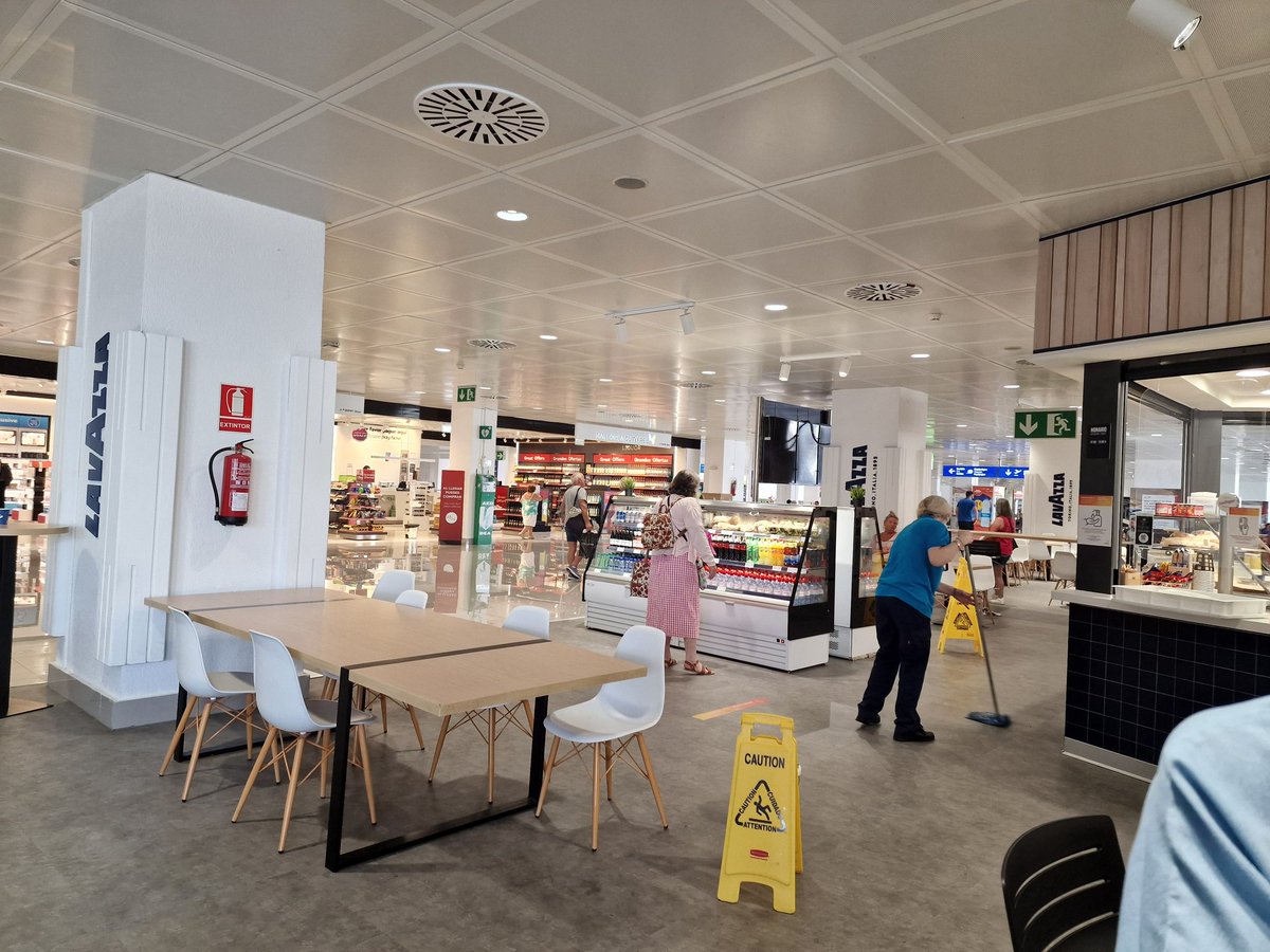 This is #PMI Palma Airport. Efficient, clean, organised, friendly staff, electronic gates that work. Bizarrely all the things expected at an airport. Well done Spain 🇪🇸 Take note #MAN #manchesterairport