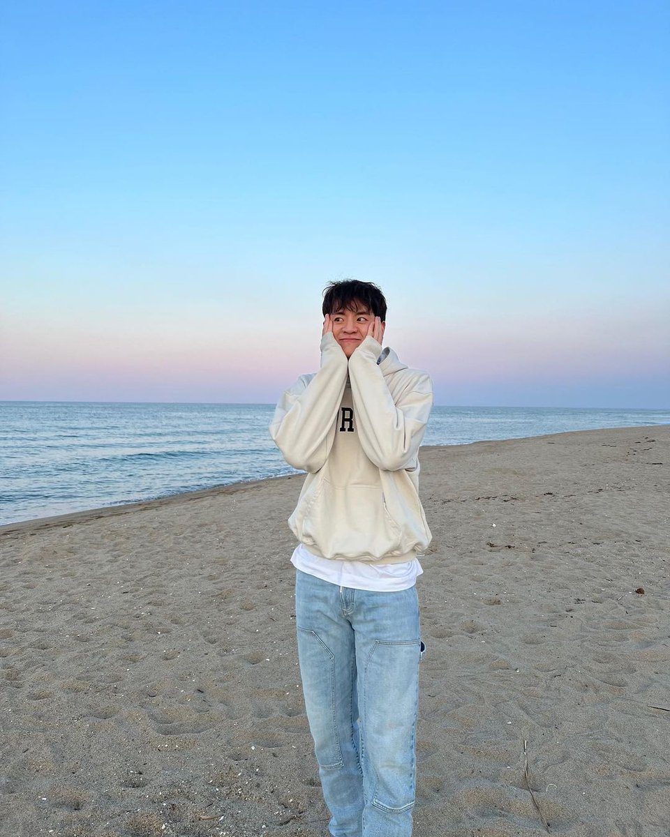 MoonSuinnPH's tweet photo. Hello INSIDE! This is 문수인 MOON SUINN Official PHILIPPINE FANBASE! We are glad to announce our return on updating Suinn's Whereabouts 👋

We regret that there's alot of this that we missed regarding Suinn's Career. Please give lots of Love to our MOON 🌑

#MoonSuinn #문수인 https://t.co/553ykb11CL