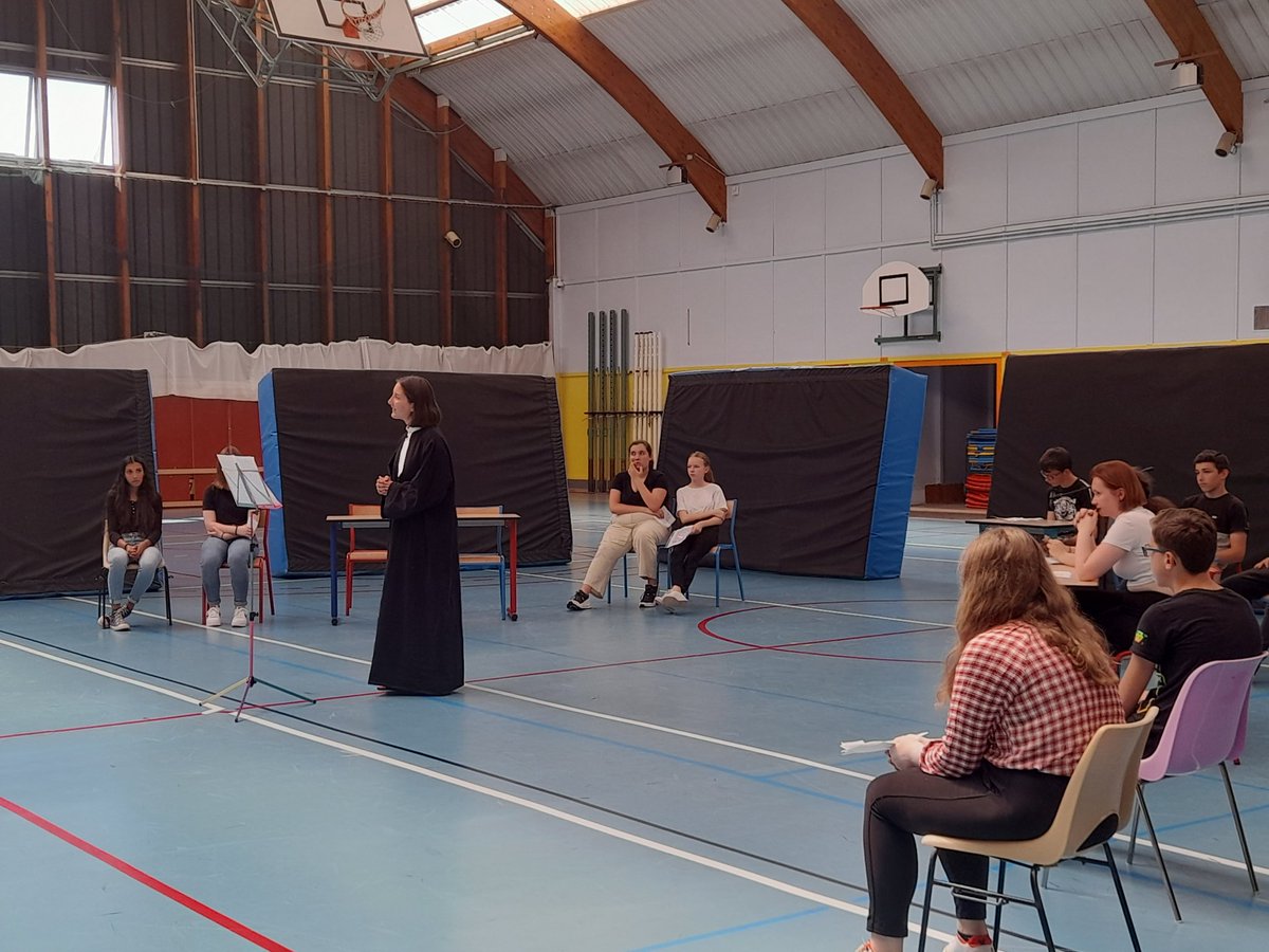 Classe_Denis's tweet photo. Hier, s'est déroulé le dernier événement de l'expérimentation ELOQUENCE pour la classe de 3e1 du @clgBouligny. Nos valeureux orateurs ont débattu pendant de longues minutes !  Quelle fierté ! @CDI_bouligny @AS_clgBouligny #eloquence #orateurs https://t.co/EKXH1QNuWJ
