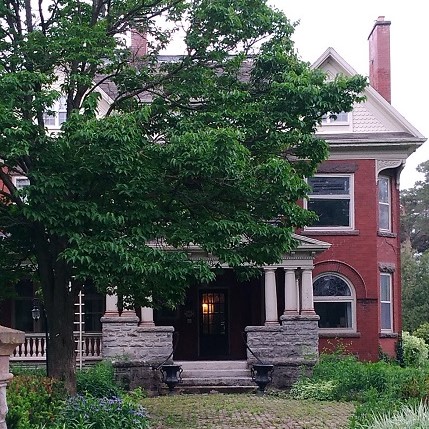 WE NEED YOUR HELP.
WHC Coordinating Committee (WHCCC) is responding to the Ukrainian Refugee crisis by preparing Woolwich Guest House for Ukrainian Refugees in Transition, in St. Jacobs. Learn more: 
healthywoolwich.org/woolwich-guest…
#ukrainianrefugeeswelcome