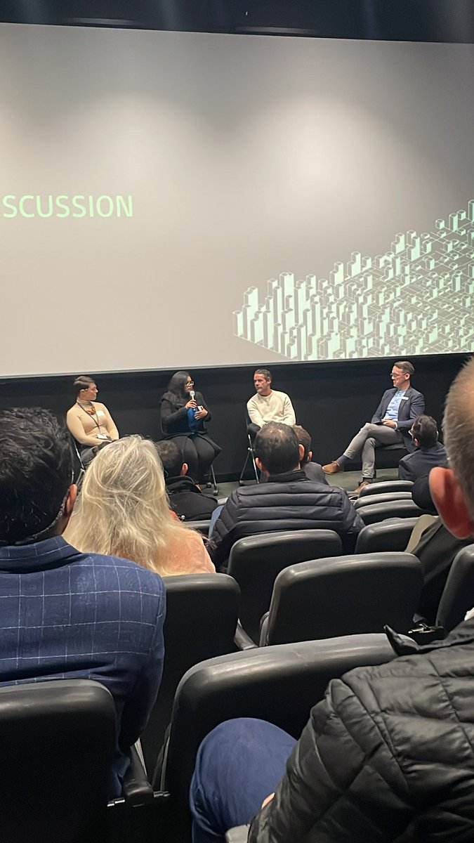 Discussing the future of platforms within the #property industry at the Building 4.0 CRC event in Melbourne. 

We can’t achieve what needs to be achieved when we operate in silos! 

Fantastic to see leading #proptechs like Ynomia being a leading voice in this discussion.!