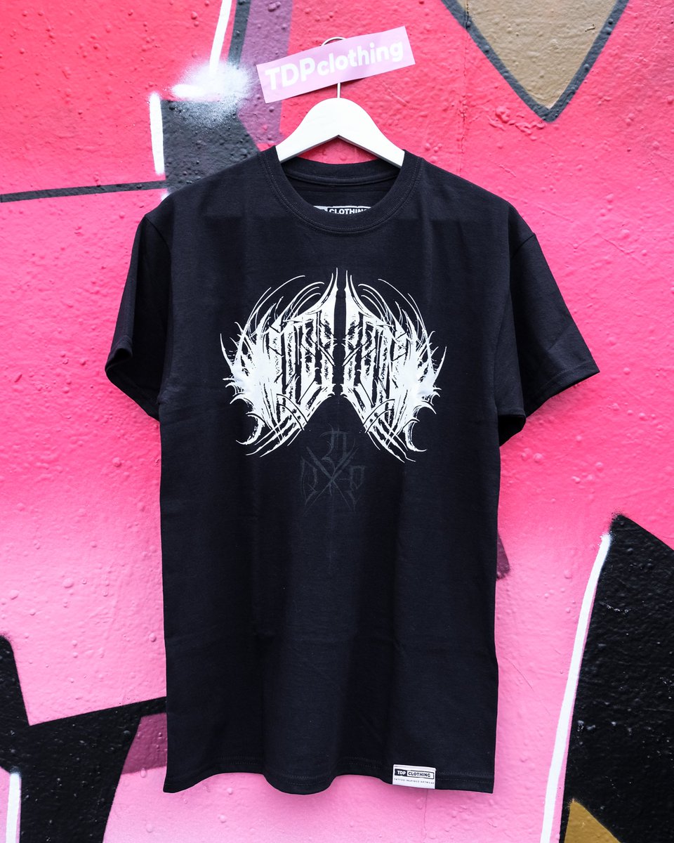 tdp_clothing's tweet photo. TDP Clothing dark lettering tee
Designed by @saul.tattoo and made by us.
Sold out in some sizes
#tattooclothing #tattooinspiredclothing #altfashion #handprintedfashion #screenprinted #screenprintlife https://t.co/rvJ8fq41h6