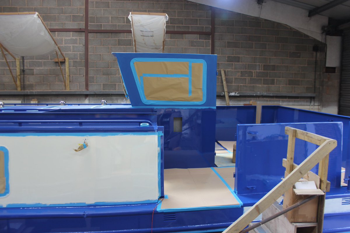 EthelBarge's tweet photo. Pearl getting painted in the Trust’s customary colours down at Colecraft Engineering Ltd in Warwickshire. 
#pearlsprogress https://t.co/Yho0LiCMCD