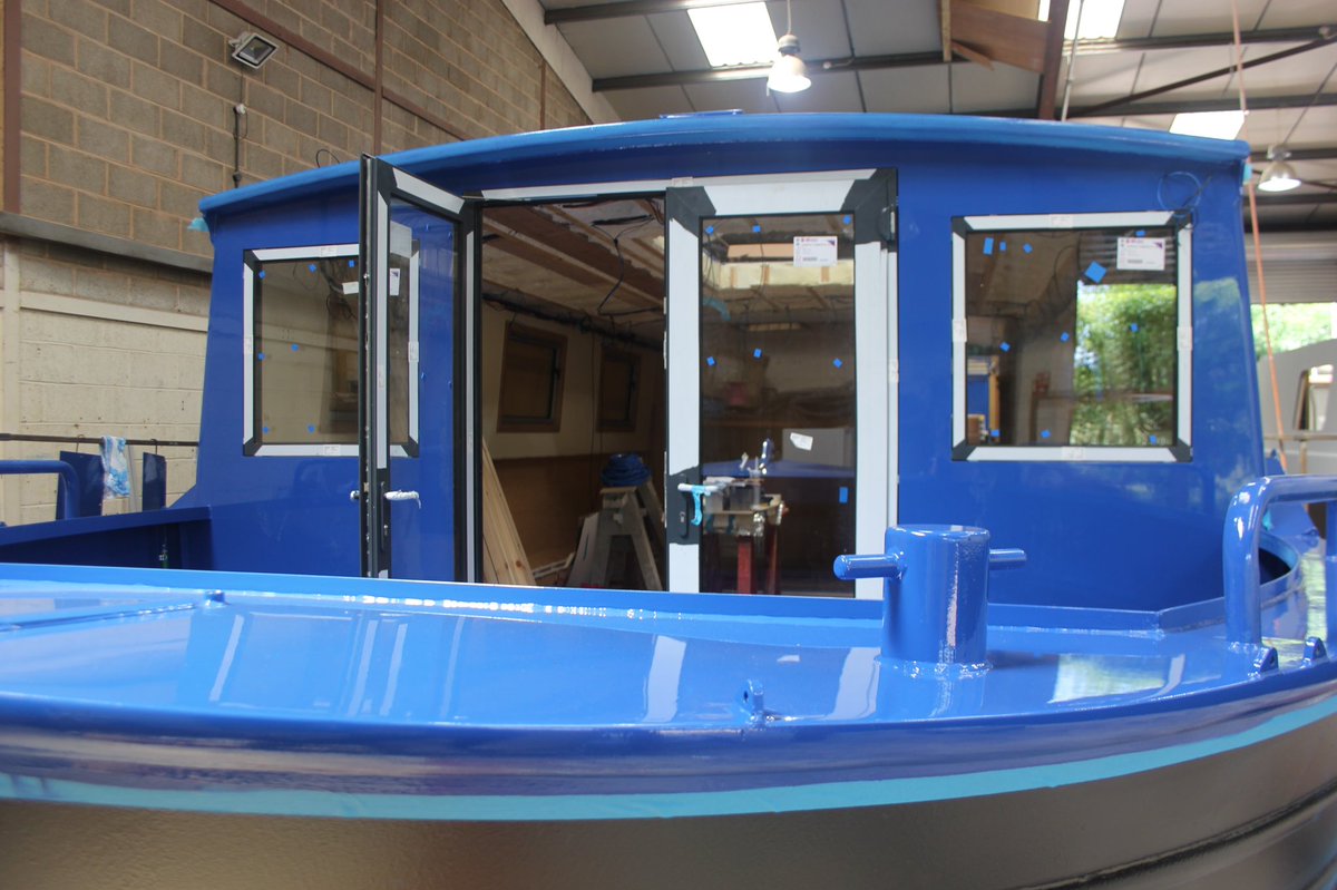 EthelBarge's tweet photo. Pearl getting painted in the Trust’s customary colours down at Colecraft Engineering Ltd in Warwickshire. 
#pearlsprogress https://t.co/Yho0LiCMCD