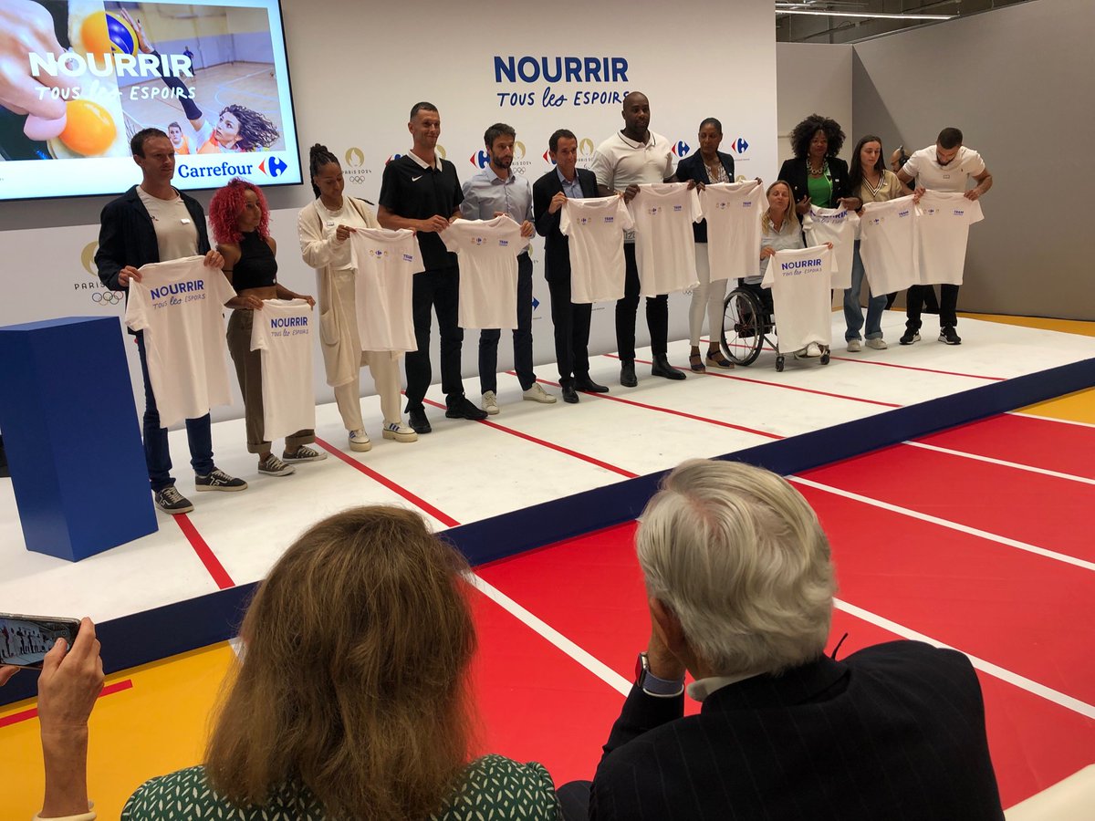 Chachaferaille's tweet photo. 8h30 am ca pique mais quel plaisir de voir la #TeamPactedePerformance s’agrandir :) @fondationsport @BrigitHenriques @GroupeCarrefour @bompard @Th_Braillard @CharlesHufnagel @TonyEstanguet @teddyriner @EstelleMossely @AOC1978 https://t.co/gKH56Uf5y9