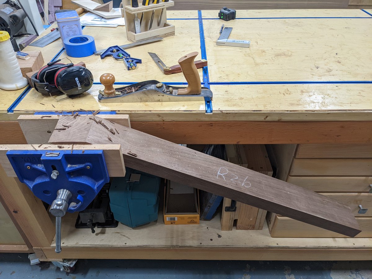 TianWoodwork's tweet photo. A bit more angled half-done half lap joints. #project59 https://t.co/M3s3wAvSB0