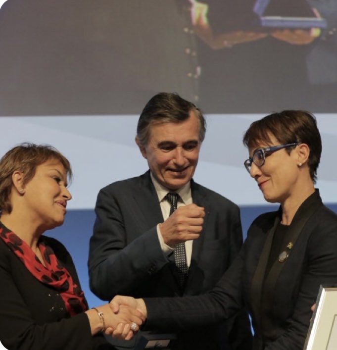 CransMontanaF's tweet photo. Remembering 2017…
#Kamina J. Smith, Minister of Foreign Affairs & Foreign Trade (#Jamaica ), with her Crans Montana Forum’s Gold Medal #CMF17 https://t.co/ggm27MLEsR