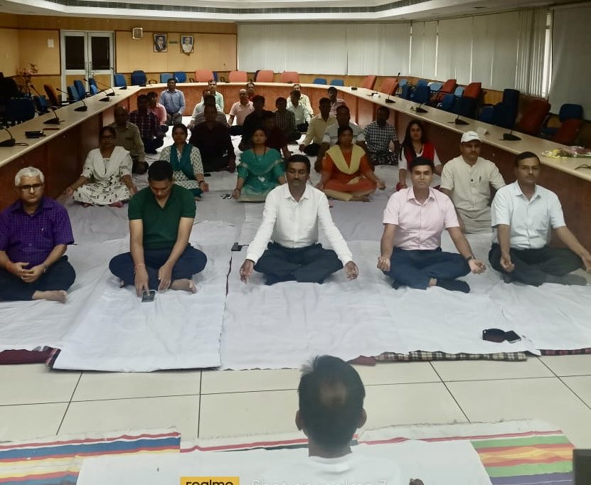 RamashrayPd_ITS's tweet photo. International yoga day celebrated in BSNL Jharkhand circle Ranchi under the guidance of Patanjali instructor. https://t.co/Tucg0Lfry2