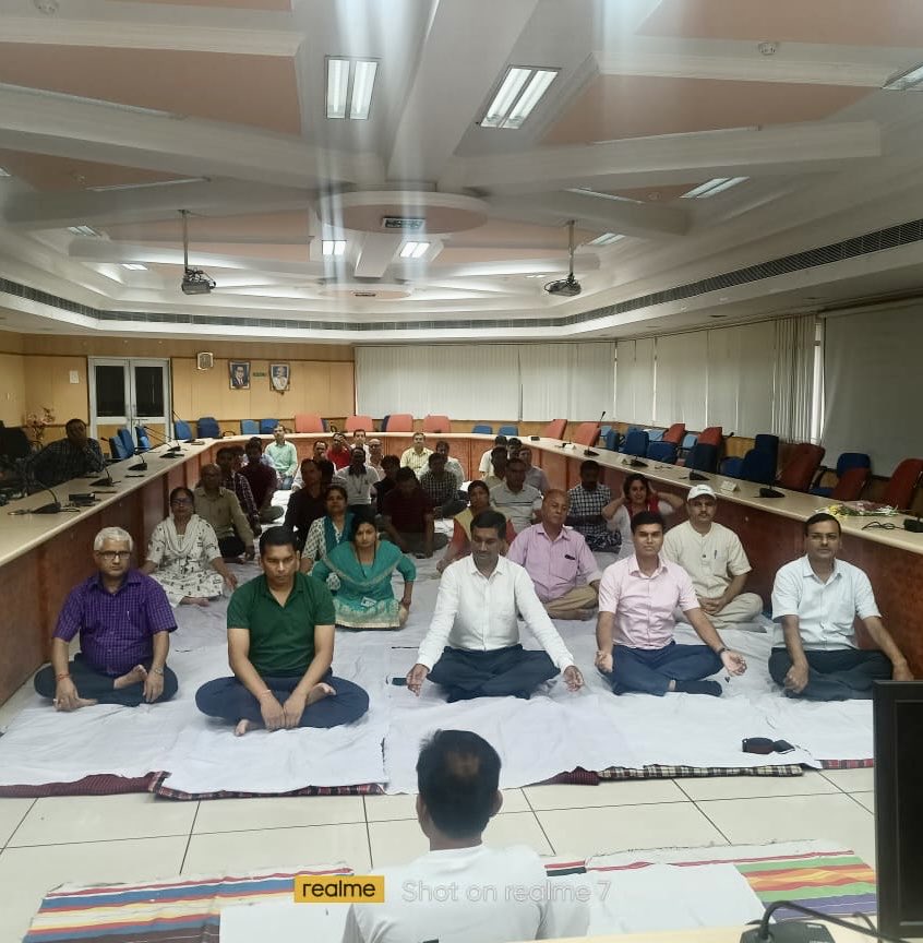 RamashrayPd_ITS's tweet photo. International yoga day celebrated in BSNL Jharkhand circle Ranchi under the guidance of Patanjali instructor. https://t.co/Tucg0Lfry2