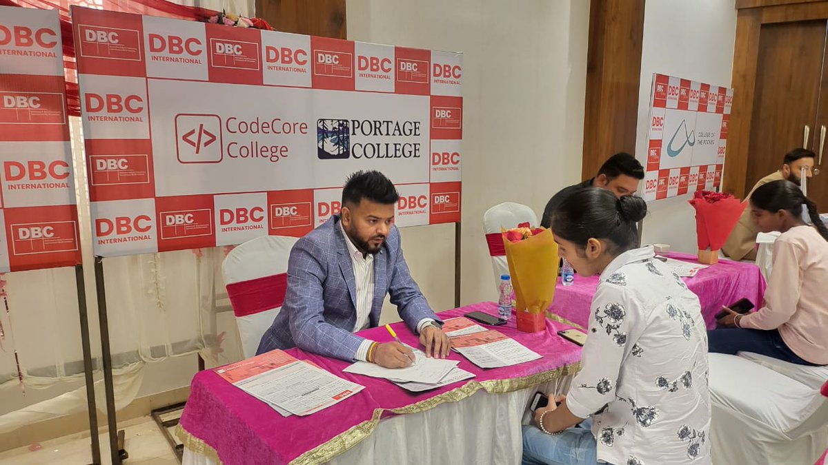 CodeCoreCollege's tweet photo. Team of CodeCore College in interaction with students at DBC International Education Fair in Sangrur.

#Glimpses #EducationFair #DBCInternational #Sangrur #StudentsInteraction #CodecoreCollege #CodeCoreCollegeIndia https://t.co/0RpwcMhRaI