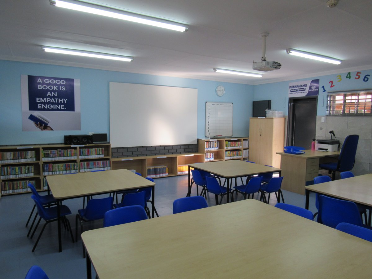 ukhambatrust's tweet photo. Hyundai mini library no 13, congratulations to the learners of Phahamang Primary school in Evaton. "Hyundai believes something very magical can happen when you read a good book".
@HyundaiSA @EducationGP1 https://t.co/AsD1XKmegX