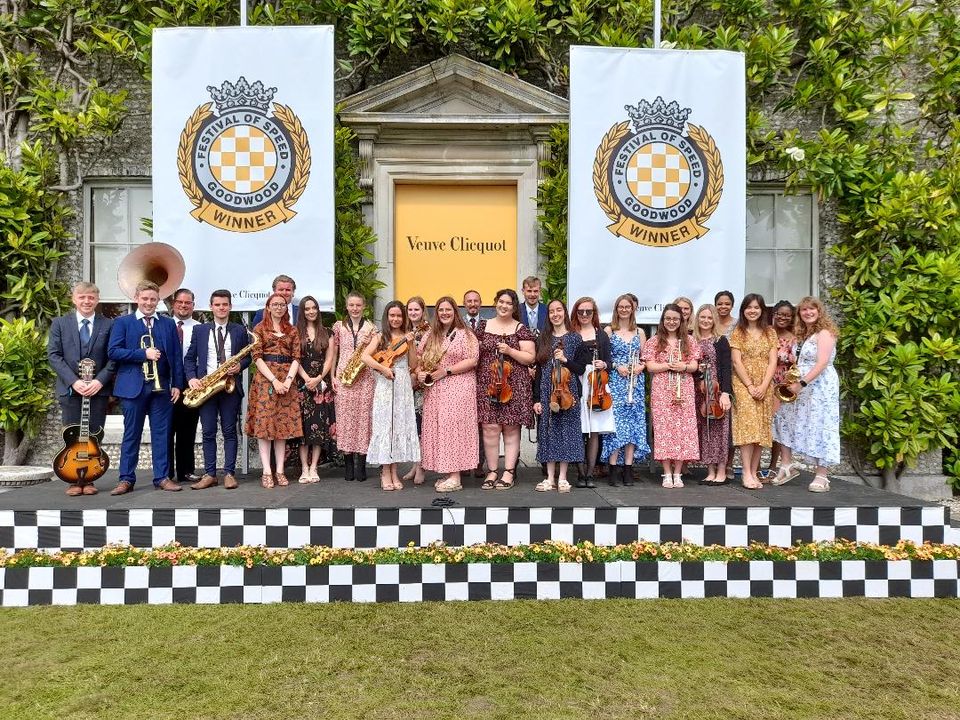 lagoon_sleepy's tweet photo. This week on Thursday, Friday and Saturday you'll find us at @fosgoodwood in the #winners  enclosure (by the house) at 10.15am. If you're there why not pop by and listen. #livemusic #FOS https://t.co/n5z14giaHV
