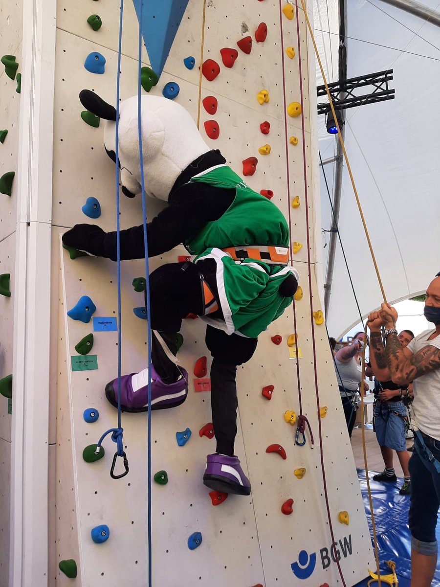 Auch heute zeigte sich Para Panda Max beim Special Olympics Festival sportlich aktiv 🙂 Kommt vorbei und macht mit ‼️ berlin2022.org/de/besuche-die… 
@LSBBerlin <a href="/TeamD/">Team Deutschland</a> #festival #sport #spaß