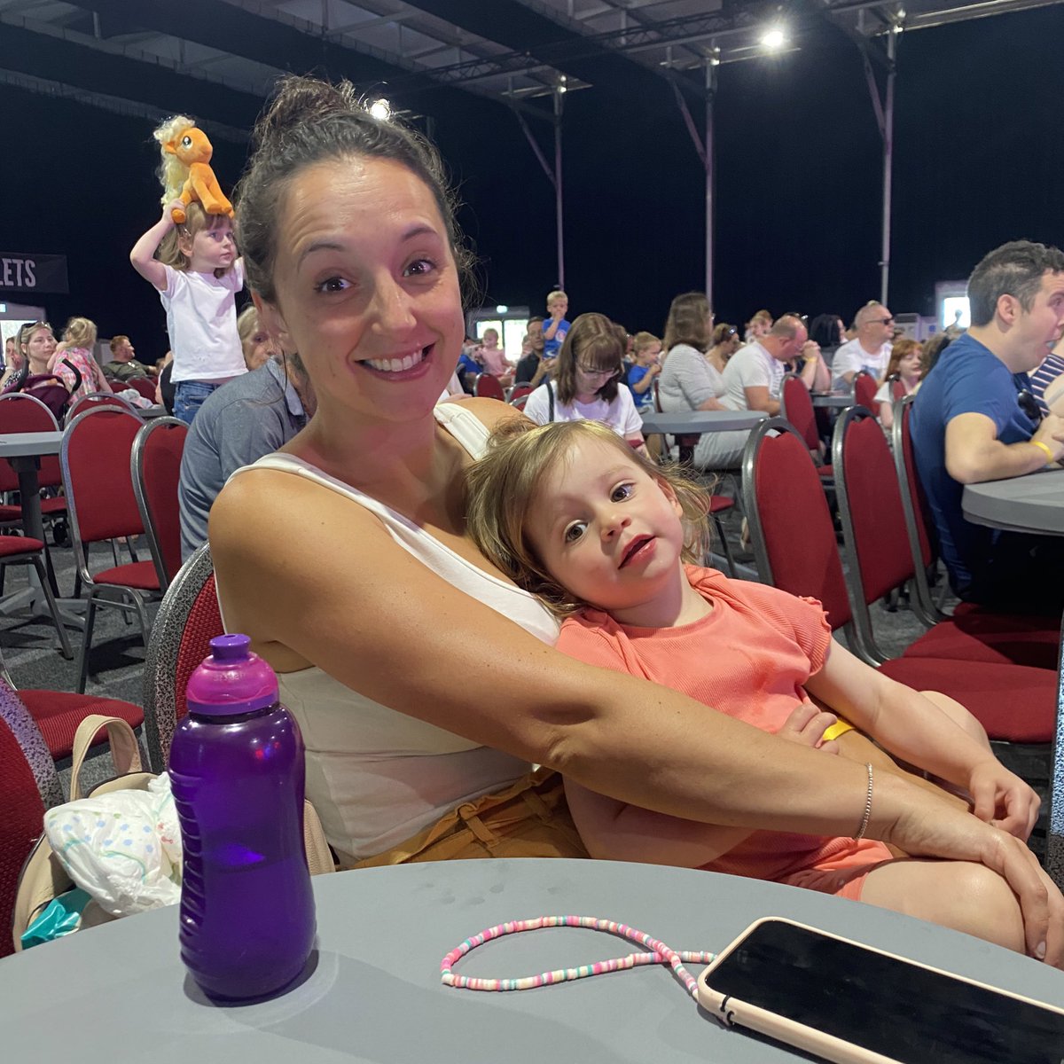 jamescutlan's tweet photo. Day 3️⃣ @Butlins 🐴🌭🐷
.
@peppapig #HotDogs #CarouselRides ☀️ https://t.co/EXQnVRYRI6