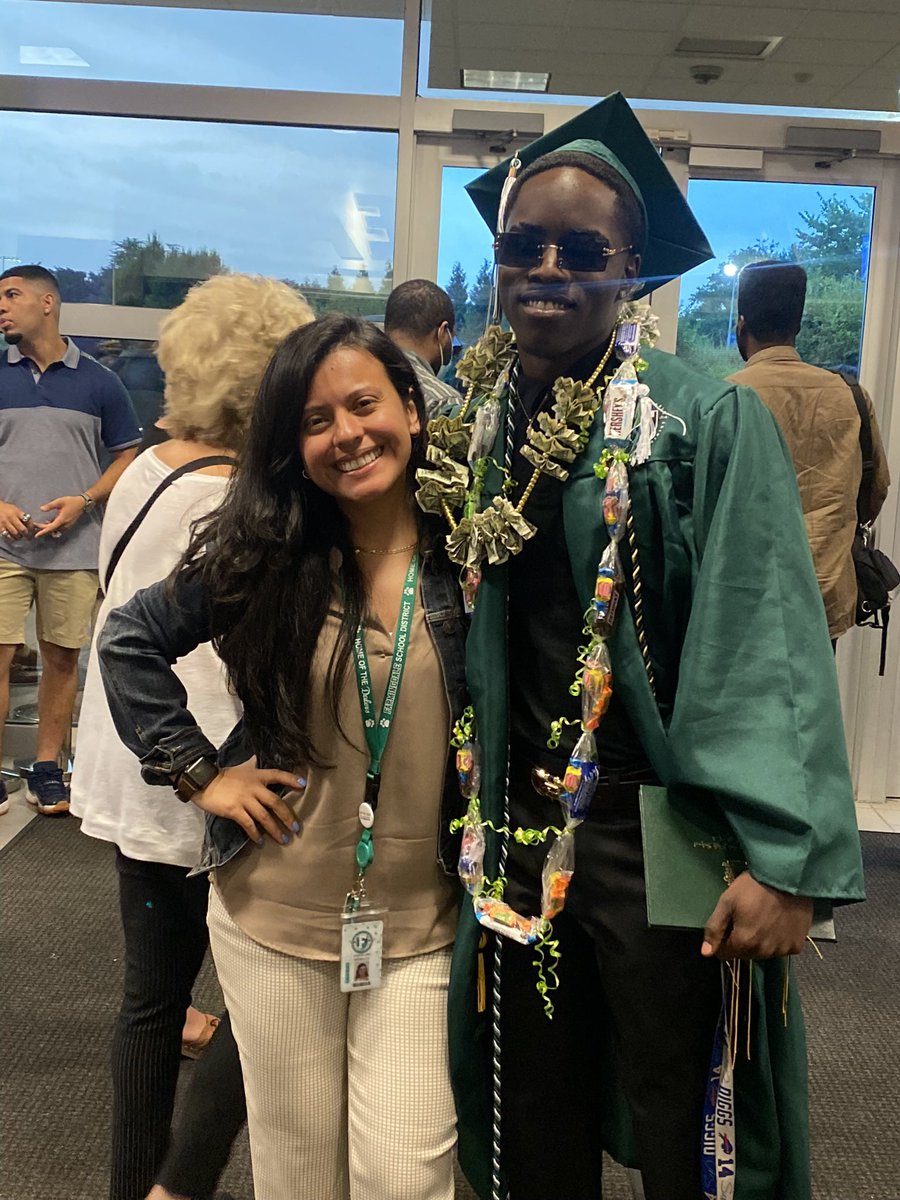 MsMoralesWorks's tweet photo. Congratulations to the class of 2022! Beyond proud of this group of students 🙏🏼 watching you grow since freshman year has been a blessing. Will miss you all tremendously— my first group💖 https://t.co/Zgvp4yV6o0