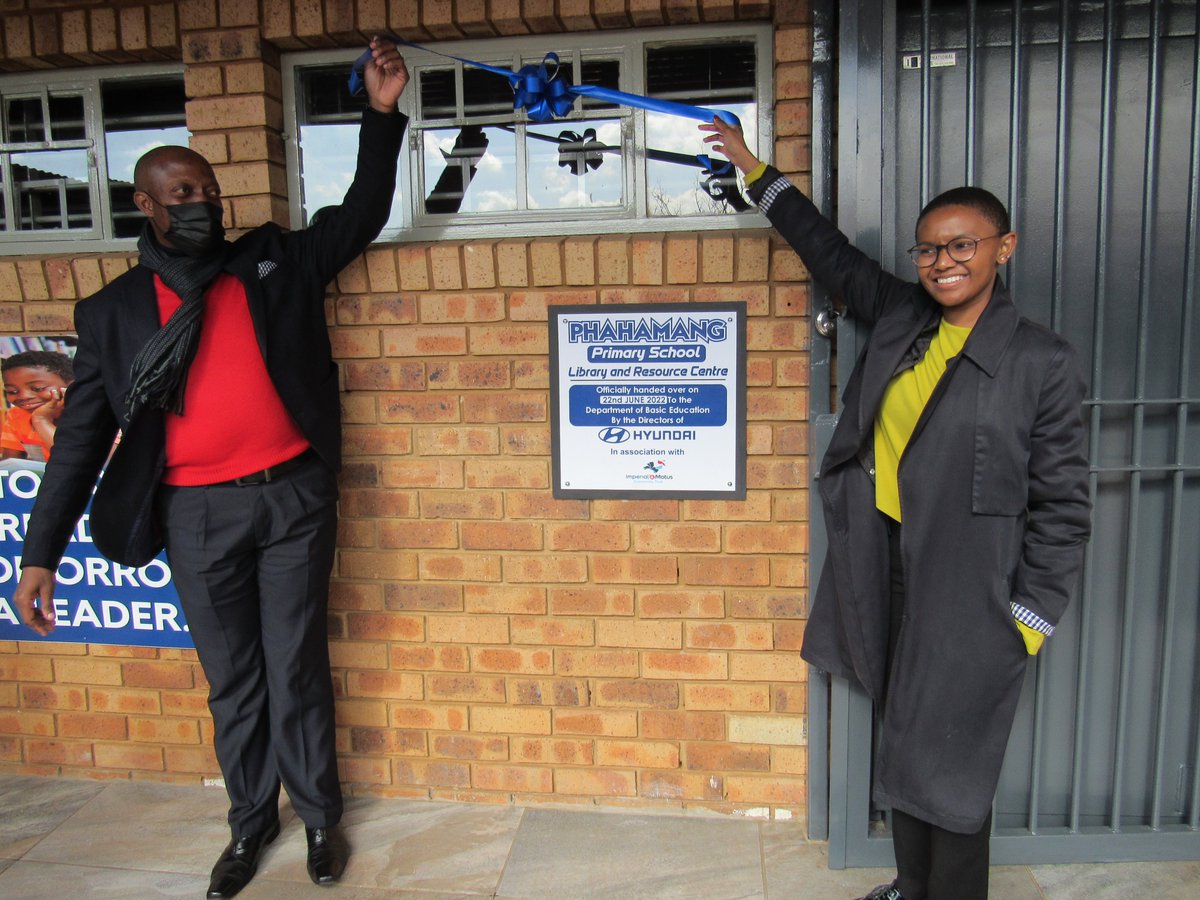 ukhambatrust's tweet photo. Hyundai mini library no 13, congratulations to the learners of Phahamang Primary school in Evaton. "Hyundai believes something very magical can happen when you read a good book".
@HyundaiSA @EducationGP1 https://t.co/AsD1XKmegX