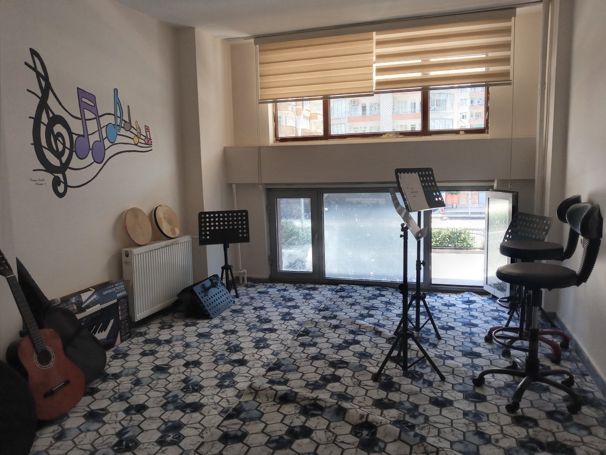 EgitimDeSaglik's tweet photo. Diyarbakır İl Milli Eğitim Müdürlüğü ve Diyarbakır İl Sağlık Müd��rlüğü ortak çalışması ile yürütülen Diyarbakır Sağlık Projesi uygulama sınıflarımız çocuklarımızın ilgi alanlarına göre kişisel gelişimlerini tamamlamaları adına destek olacaktır.@Murat4Kucukali @Diyarbakirmem https://t.co/1FIgAAxVK2