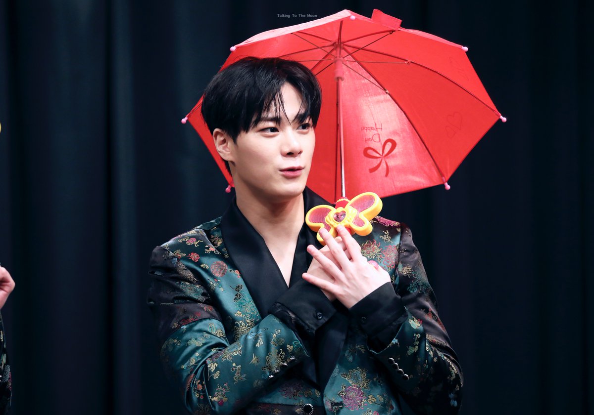 tt_the_M00N's tweet photo. 220429 에버라인

☔️ 

#문빈 #아스트로 #MOONBIN #ASTRO 
@offclASTRO https://t.co/6xAMxefFsq