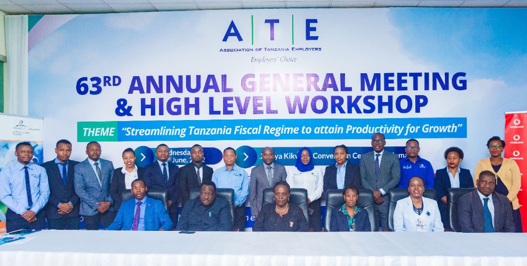 ATE_Tanzania's tweet photo. Picha za makundi kwa wageni waalikwa, viongozi wa Bodi, wafanyakazi na wanachama wa @ATE_Tanzania waliohudhuria mkutano mkuu na kongamano, Leo Dodoma kwenye ukumbi wa Jakaya Kikwete Convention Centre. 

#ATEAGM2022  | #ATETanzania https://t.co/XoJPBRGNqI