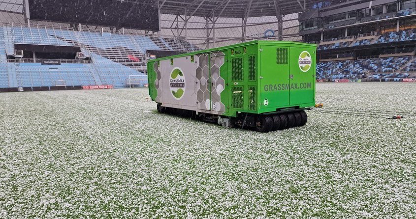 Allianz Field in St. Paul (Minnesota). Beautiful project, realized in between games at the stadium and facing very diverse weather conditions.  
On August 10th the MLS  All Star Game will be hosted here.
#hybridgrass
#HybridPitch
#groundsmen
#grassfield
#technology
#stadium https://t.co/lCCVECmUmC