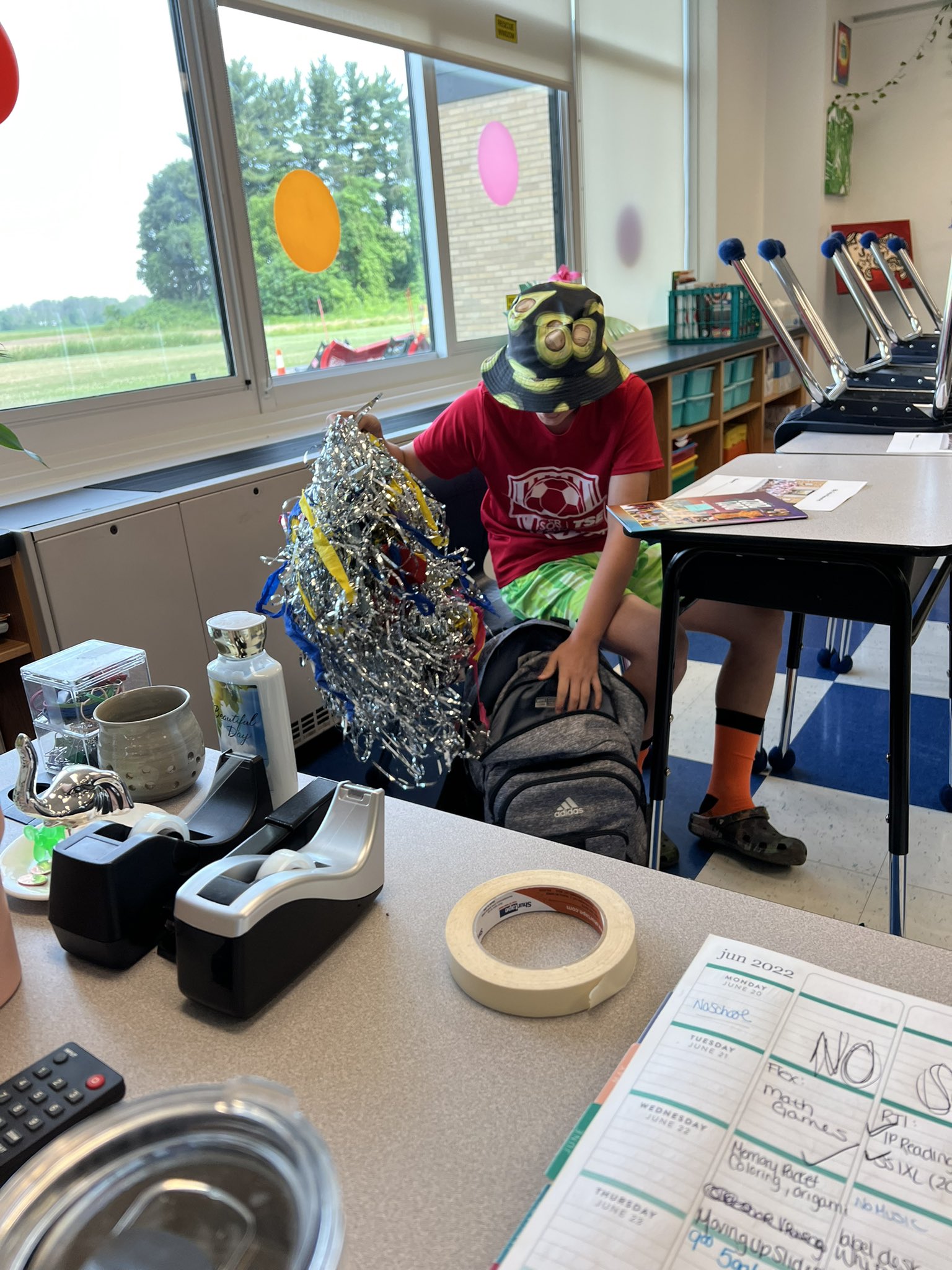 mrs-dill-on-twitter-andrew-how-did-those-streamers-end-up-in-your