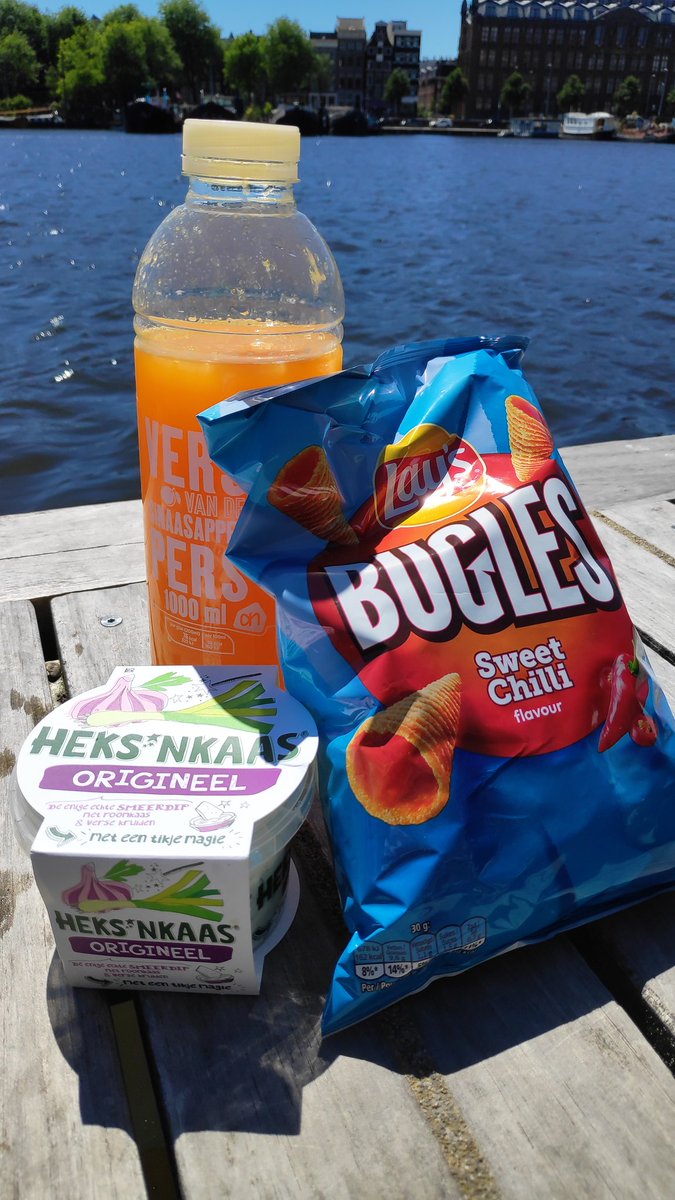 Deomew's tweet image. Going live to explore Amsterdam soon! Just gonna have some snacks first!