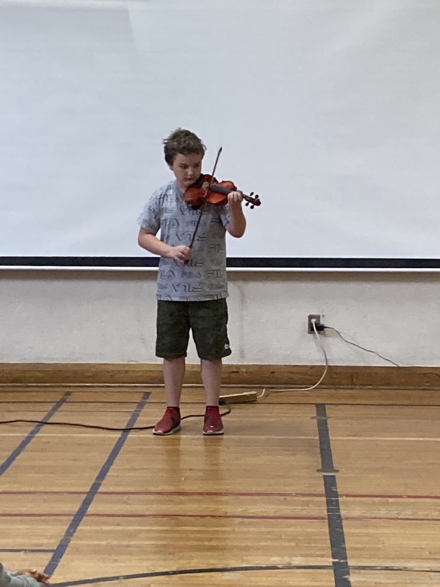 StMarysElemen's tweet photo. Wow we’ve got lots of talent. Stop motion animation, violin and juggling! ⁦@StMarysElemen⁩ ⁦@HRCE_NS⁩ https://t.co/cdkMro3n3G