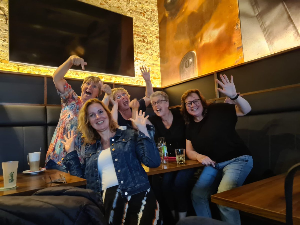 #Reinalda heeft de zangtoets glansrijk doorstaan.
Ze is nu officieel lid van ons koor en daar moest na afloop natuurlijk even op gedronken worden in <a href="/dehvdRechter/">De Rechter</a> in Steenwijk.
Welkom Reinalda!