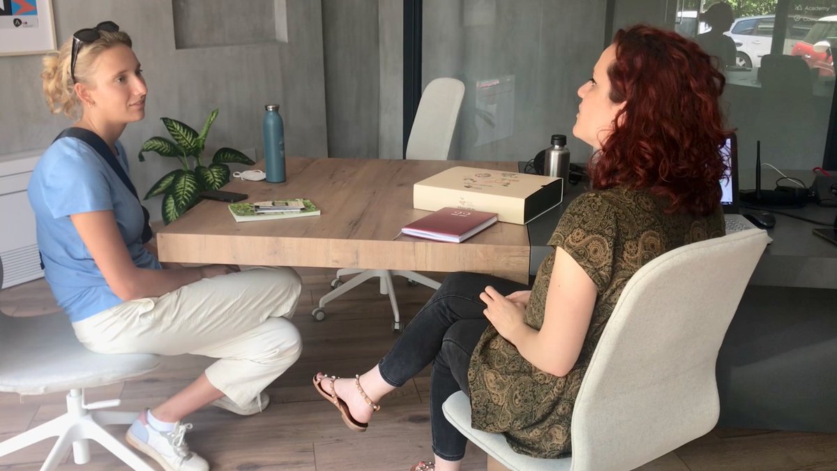 Our academic internships help students connect with amazing local organizations. A student in the Cornell CALS Global Fellows Program meets with Antonella Mignacca, Food &amp; Eating Designer of @Into_the_food to discuss upcoming projects #studyabroad #summer2022 #calsgfp