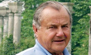 maxcouch's tweet photo. Alec Head. One of the greats. Trainer, breeder, sire. From racing royalty. May he rest in peace.  #Nuccio #SaintCrespin #Ivanjica #GoldRiver #Lavandin #Charlottesville #Riverman #Lyphard #GreenDancer #RoseRoyale #Taboun #Sheshoon #Treve https://t.co/Fp0khhZyiM