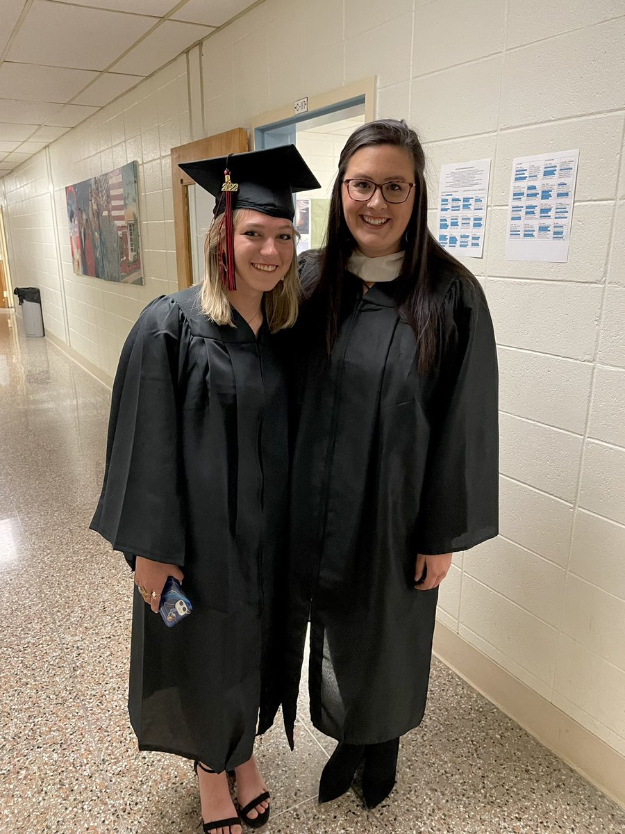 _TeacherThomps's tweet photo. @HaddonfieldMus graduates!! 🎶🤍🎶 https://t.co/4TxH6YaFPO