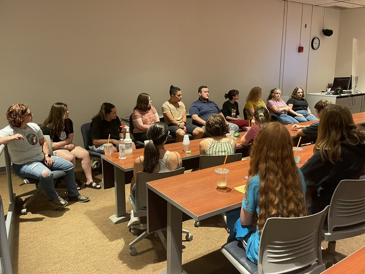 TrioMath's tweet photo. We were so happy to have some of our UBMS Alumni visit with our students yesterday!  They answered some great questions and gave peer-to-peer advice to our current students.  We are so proud of them!  ❤️ #TRIOUBMS #TRIOWorks #TRIOProud https://t.co/te9Fb2PxDo