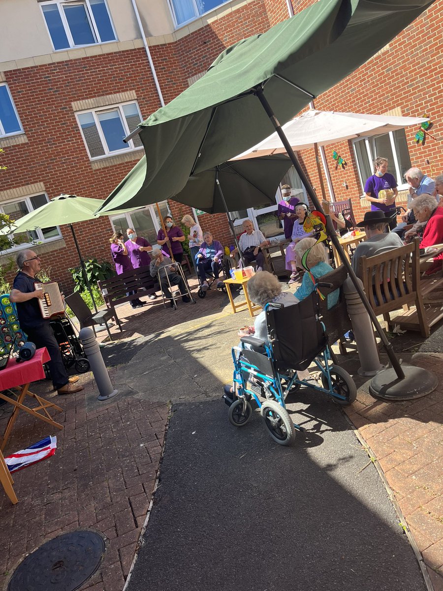 OakleighCH's tweet photo. Enjoying the sunshine at oakleigh today ☀️😊 #carehomes #sunshine #careinthesun #acitivities #carematters #loveyourjob #enjoythesun #engagment #singing #anchor #anchorcare #jobsincare https://t.co/URwHAAlbcC