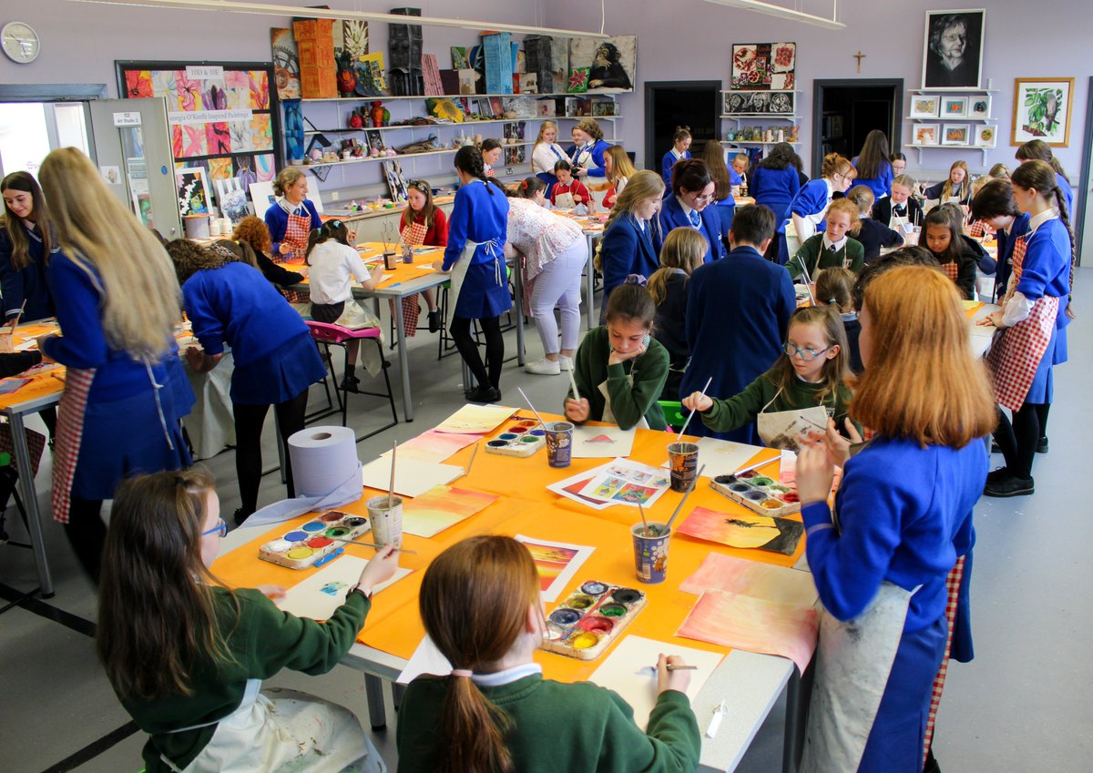 AGSART1's tweet photo. The local Primary 6 pupils did brilliant in our Art department experiencing Assumption School life on Sample day. Well done and great fun. #Primary_6 #pupils #School_life #Sample_day @assumptionlive https://t.co/TiDWg6FxUl